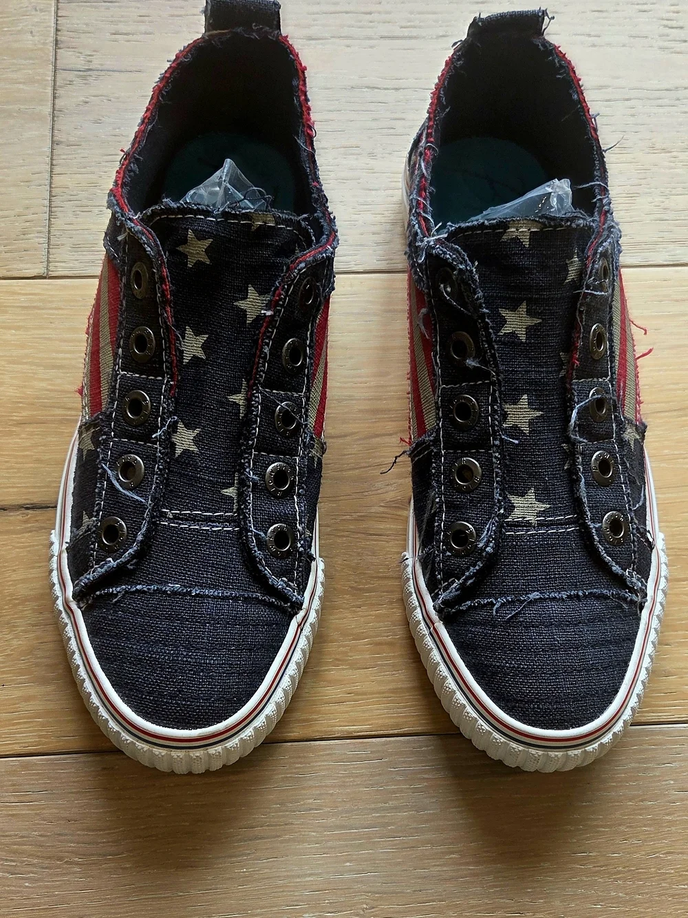 Casual Slip-On Stars & Stripes Canvas Sneakers - Women's Size 8.5 - Picture 5 of 8